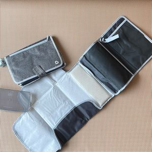 Munchkin designer diaper change kit. Set of 2